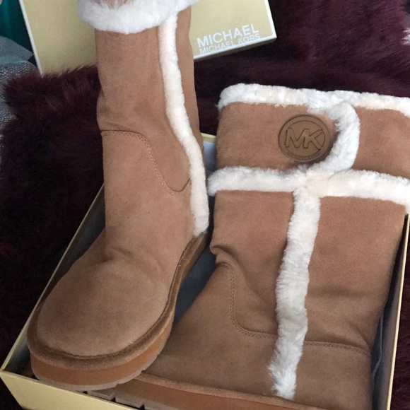 Michael Kors Shoes - BRRRRR❄️ is it still snowing? Well bundle up honey